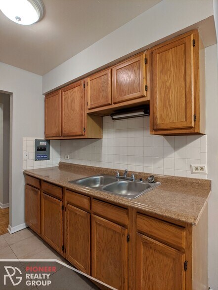Building Photo - 502 W Briar Pl