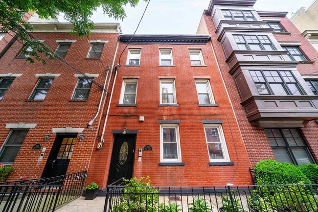 Building Photo - 224 Park Ave