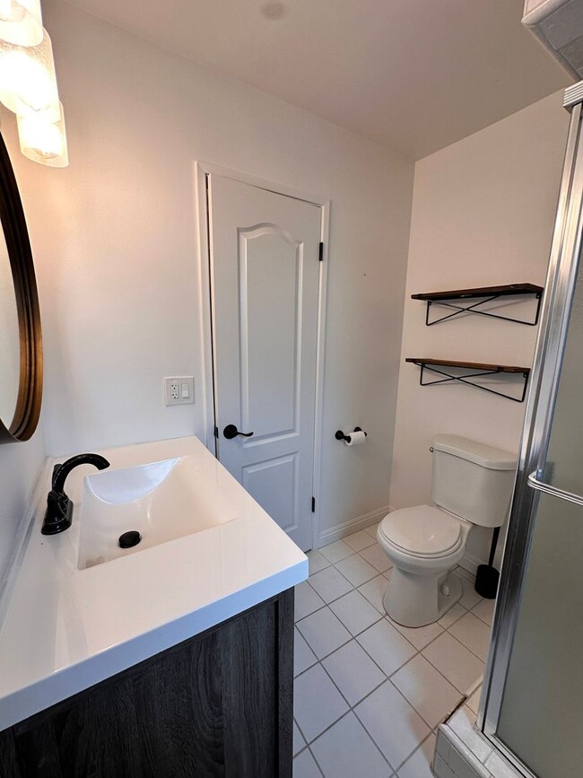 Building Photo - Beautiful 3BR/2BA Home with Large Backyard & Prime Location