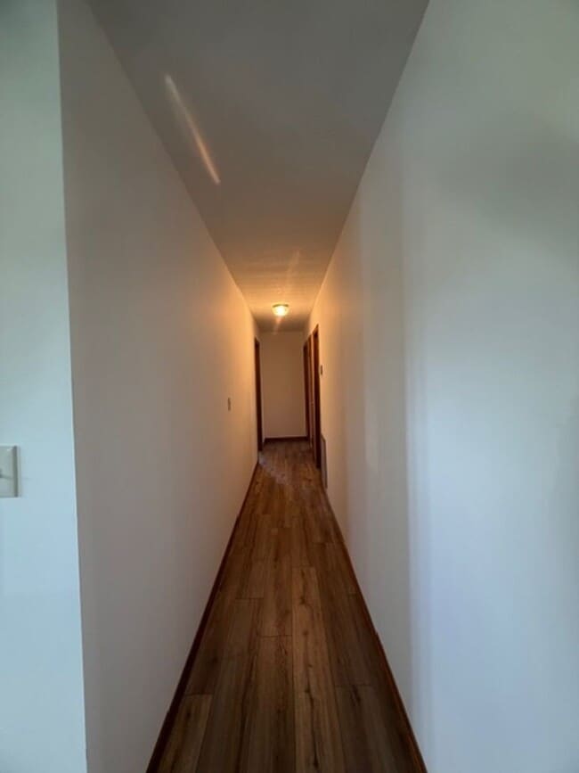 Building Photo - Maryville 37801 - Newly Remodeled 2 bedroom 2 full bath rancher with carport - Contact Debra John...