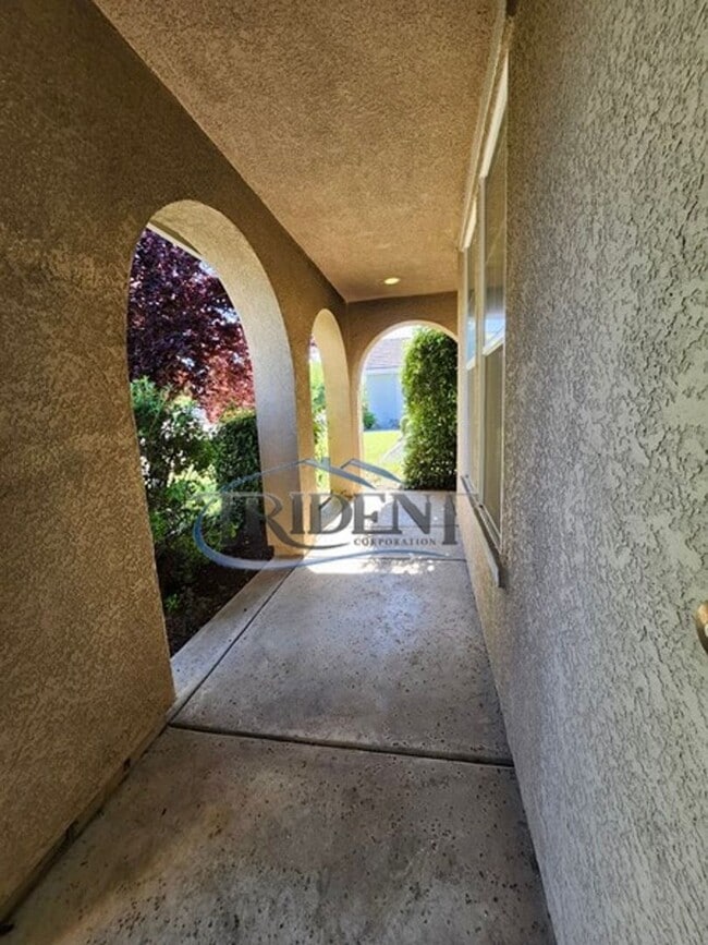 Building Photo - 1038 Zanes Dr