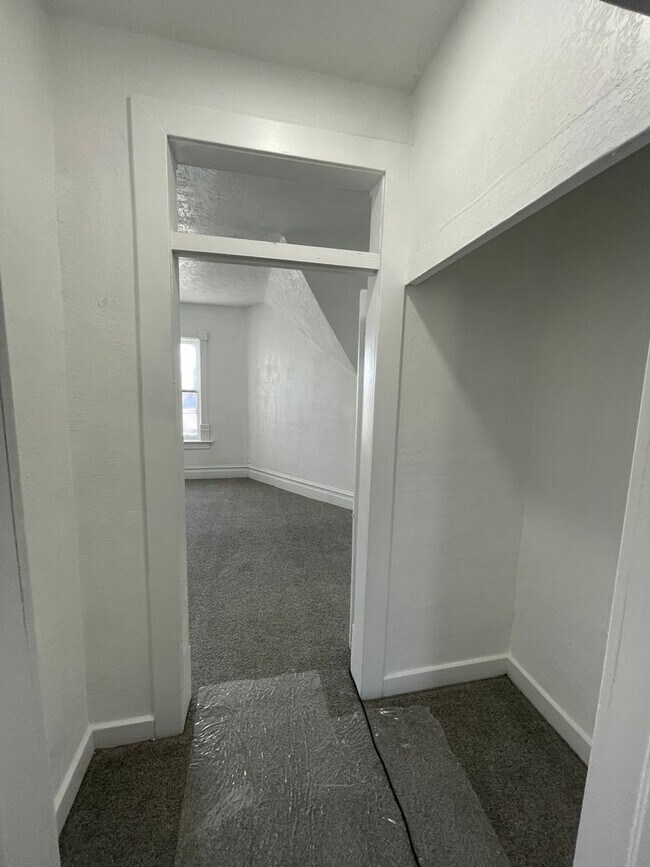 Building Photo - 13224 S Redwood Rd