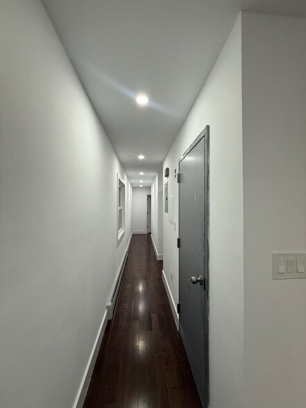 Building Photo - 5-31 B 72 St