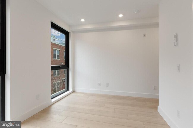 Building Photo - 2007 Cambridge St