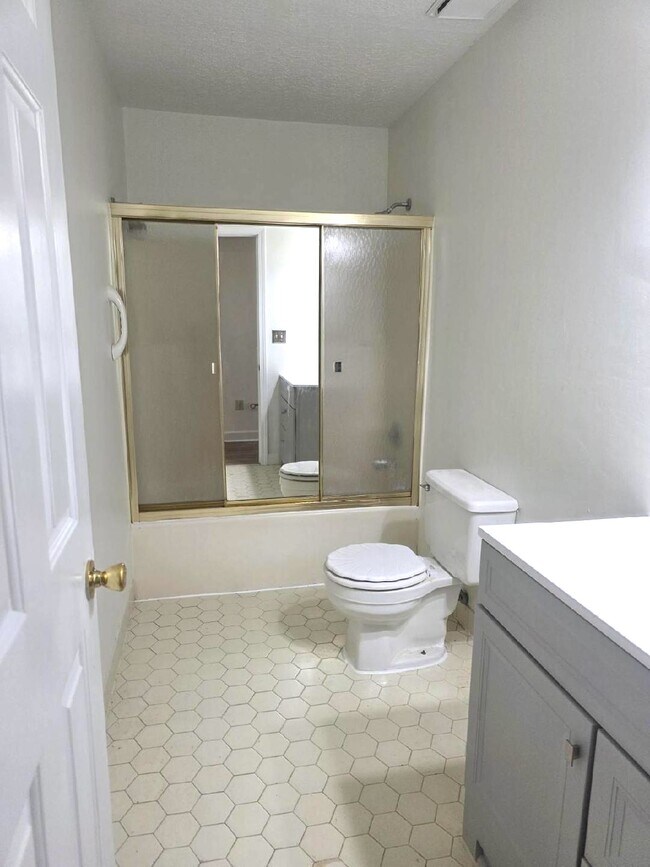 Building Photo - 3625 Wincross Dr
