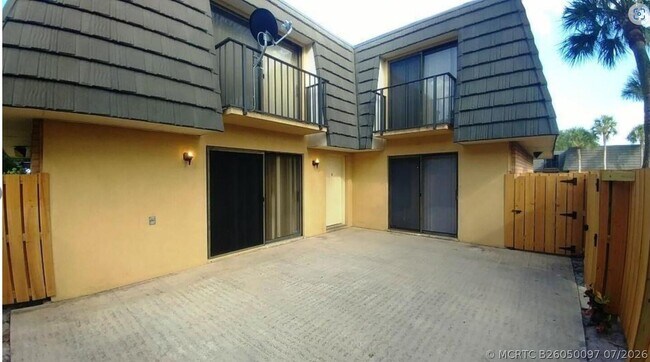 Building Photo - 221 2nd Way