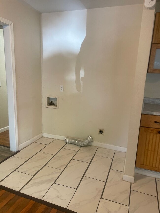 Building Photo - Etowah 37331 - Now available, 2-bedroom, 1-bath apartment conveniently located in Etowah! - Conta...