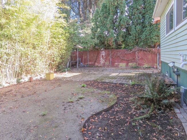 Building Photo - *** 4 Bedroom Sellwood Home ***