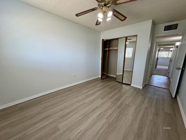 Building Photo - 3028 S Fairway Ave