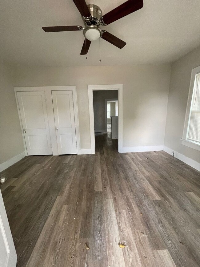 Building Photo - D&amp;G Ventures LLC-516/518 S. Nueces