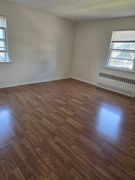 Building Photo - 128 E Maple St