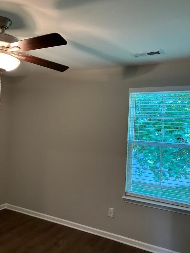 Building Photo - Nearly new and affordable in Columbia