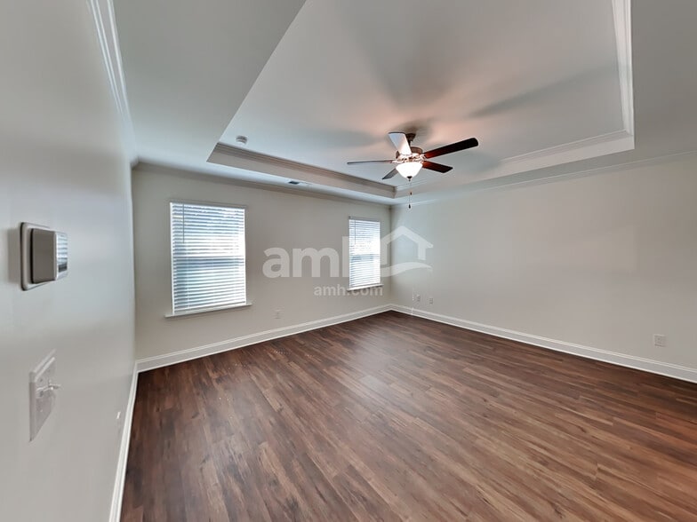Building Photo - 556 Rivermist Dr