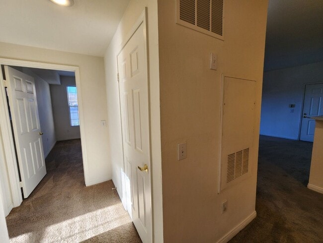 Building Photo - 231 W Horizon Ridge Pkwy