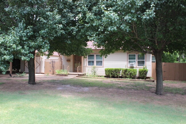 Primary Photo - 4521 SE 22nd St