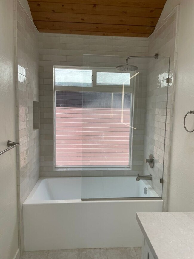Building Photo - Pismo Duplex