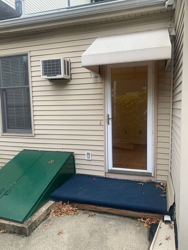 Building Photo - Great 1 Bed Home in East Cambridge + AC
