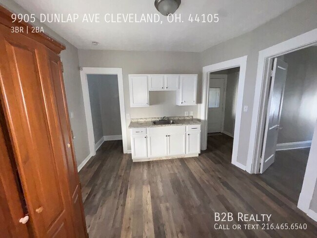 Building Photo - 9905 Dunlap Ave