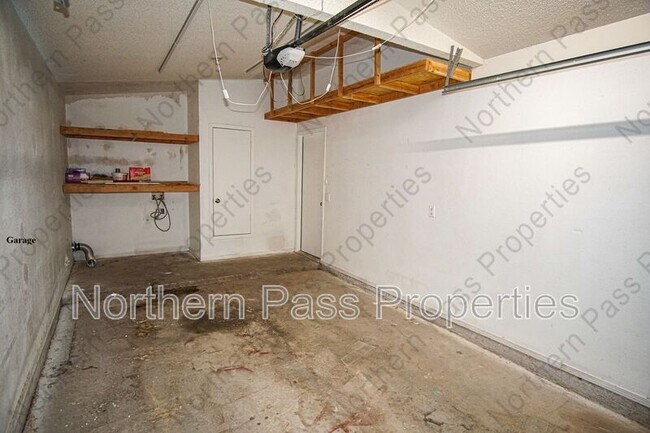 Building Photo - 1686 St Stephen Pl