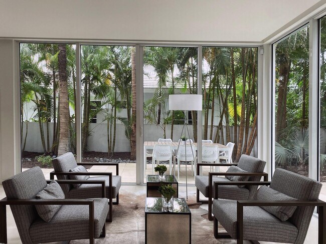 Building Photo - 243 Venetian Dr