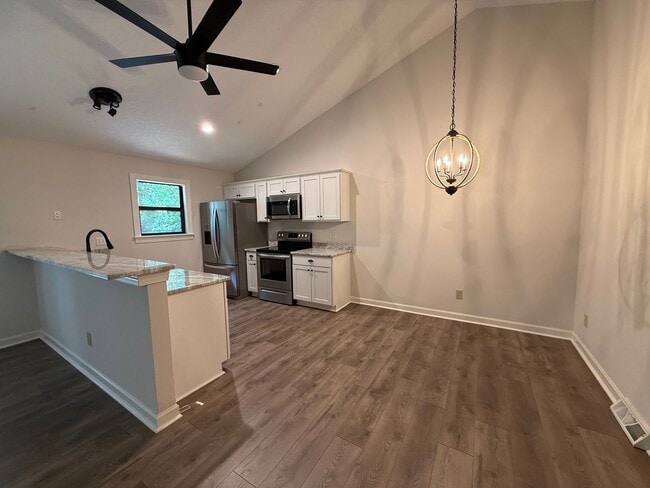 Building Photo - Single Family 3/2