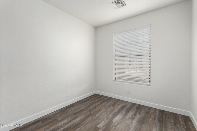 Building Photo - 111 W Beth Dr