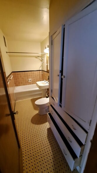 Building Photo - 1631 16th Ave