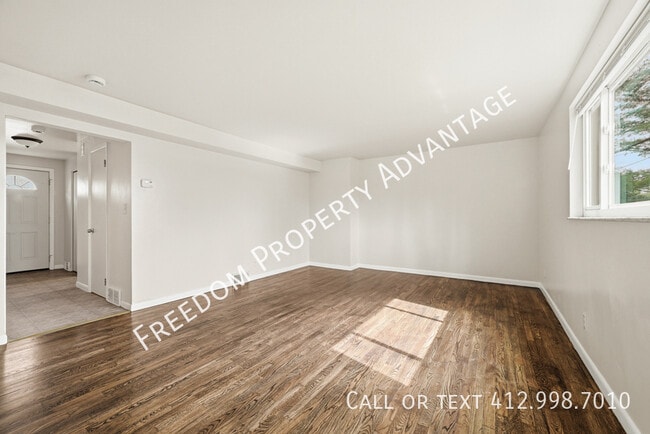 Building Photo - 2540 Park Hill Dr