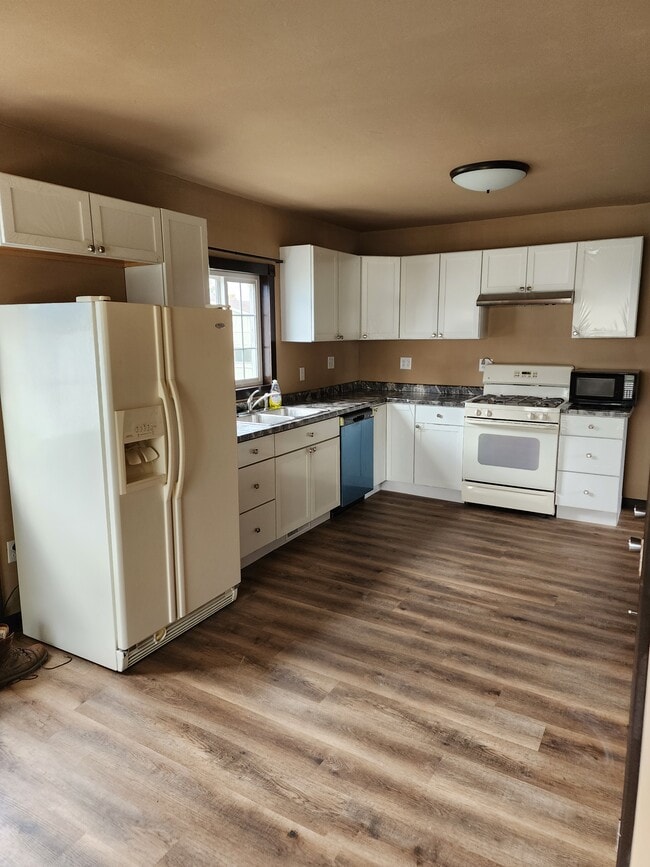 Building Photo - 108 Welch St