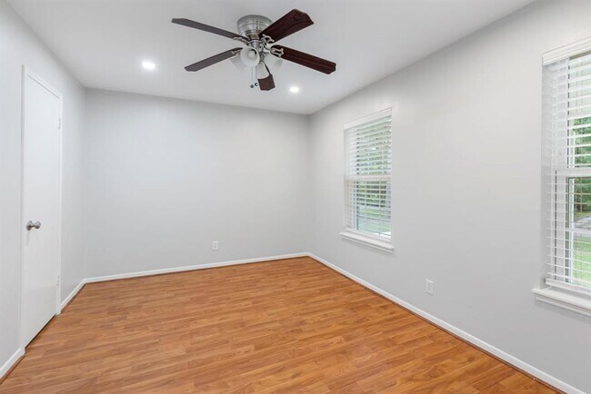 Building Photo - 4010 Briar St