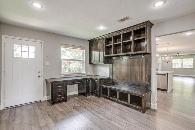 Building Photo - "Darling 3-Bedroom, 2.5-Bath Home with Elegant Upgrades!"