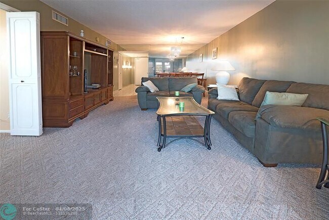 Building Photo - 3051 N Course Dr
