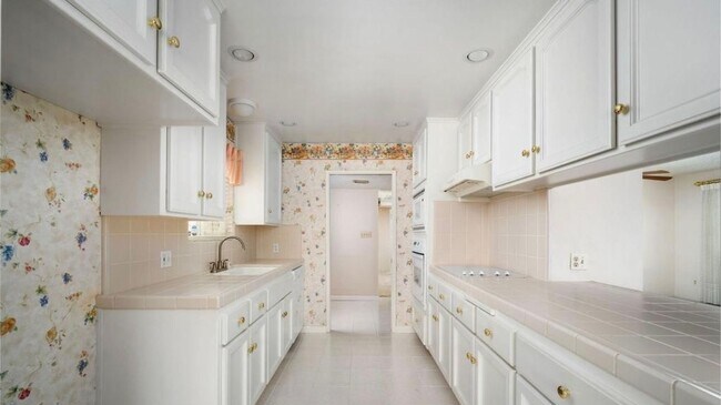 Building Photo - 6604 Cherrywood Ave