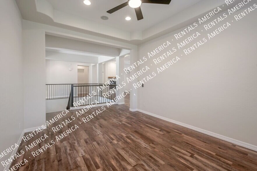 Building Photo - 374 W Azalea Dr