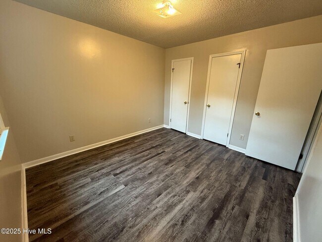 Building Photo - 2310 Indian Dr