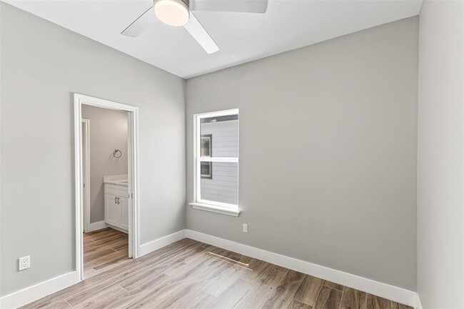 Building Photo - 5510 Pershing St