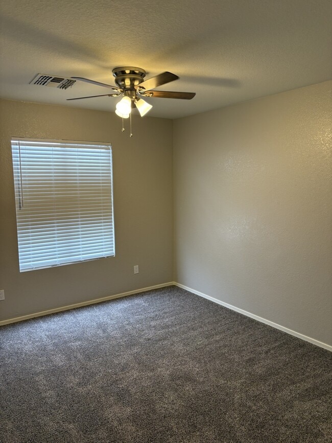 Building Photo - 2648 S 84th Gln