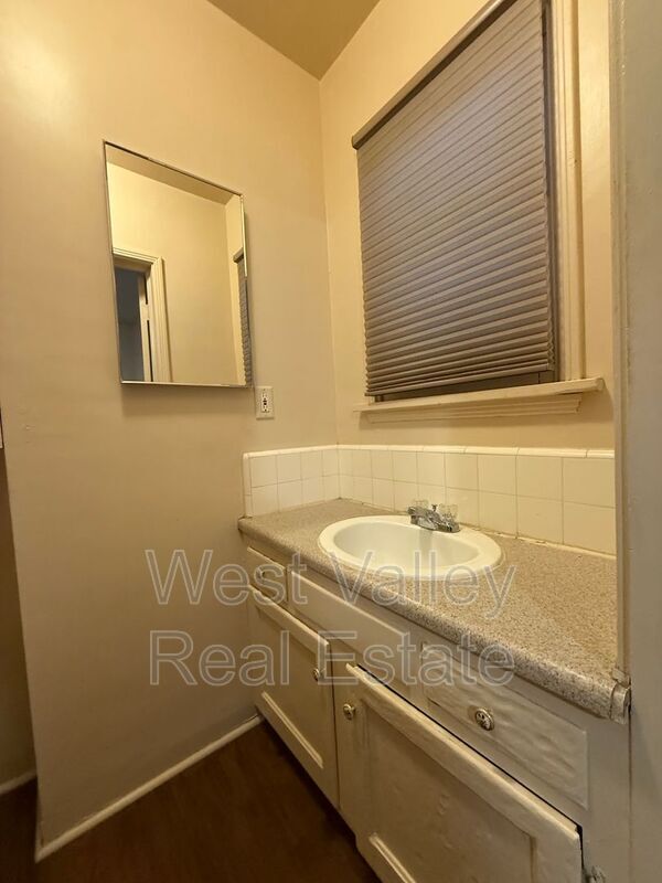 Building Photo - 1605 Howard Ave