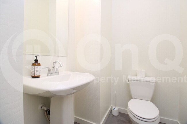 Building Photo - 1222 E La Mirada Dr