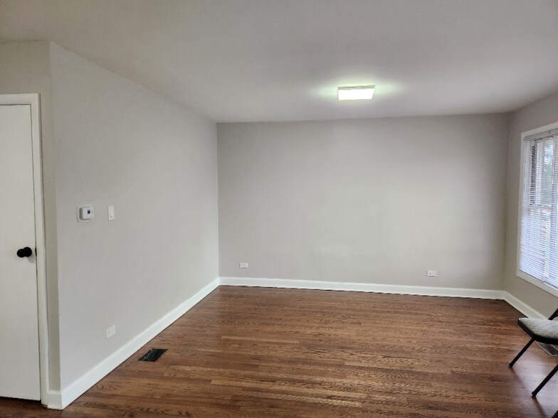 Building Photo - 11361 S May St