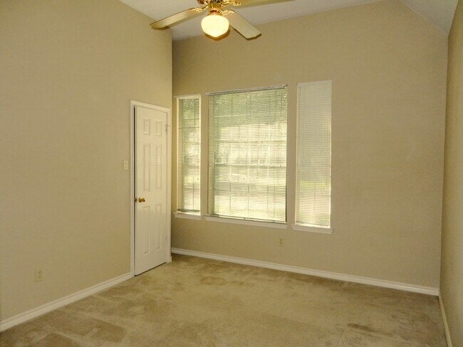 Building Photo - 16611 Colony Terrace Dr