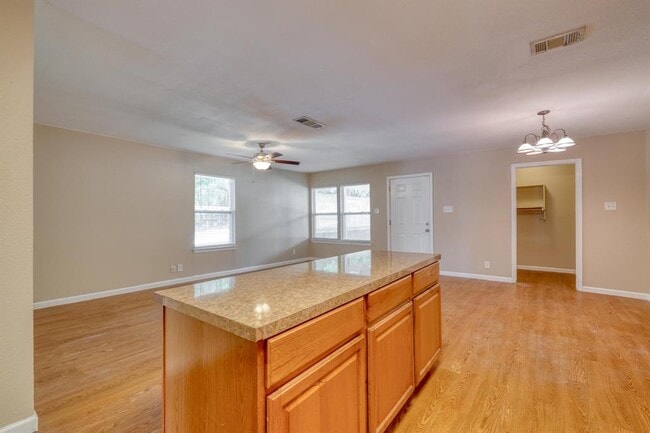 Building Photo - 2700 Catalina Dr