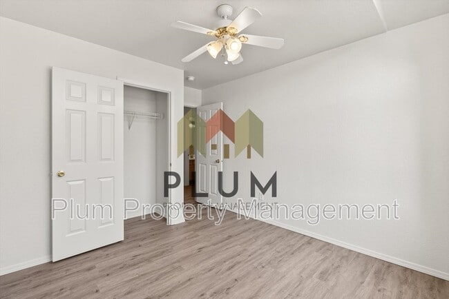 Building Photo - 5449 Golf Dr