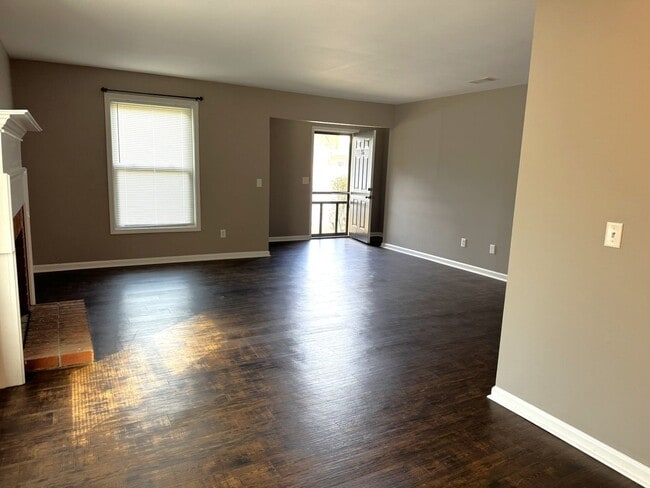 Building Photo - 46 Sagebrush Apartments