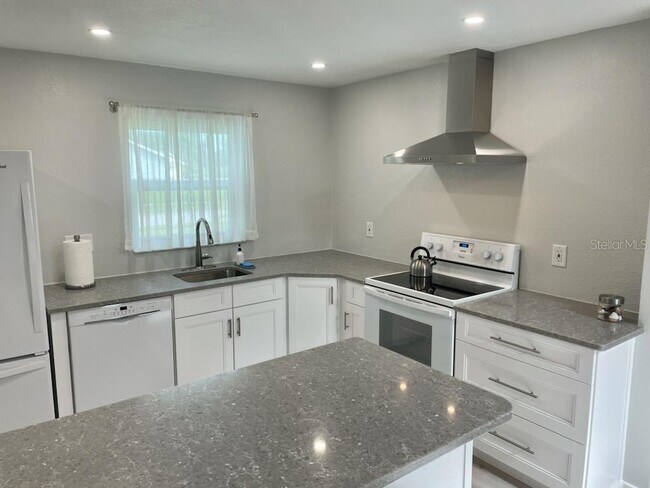 Building Photo - 1676 Caledonia Dr