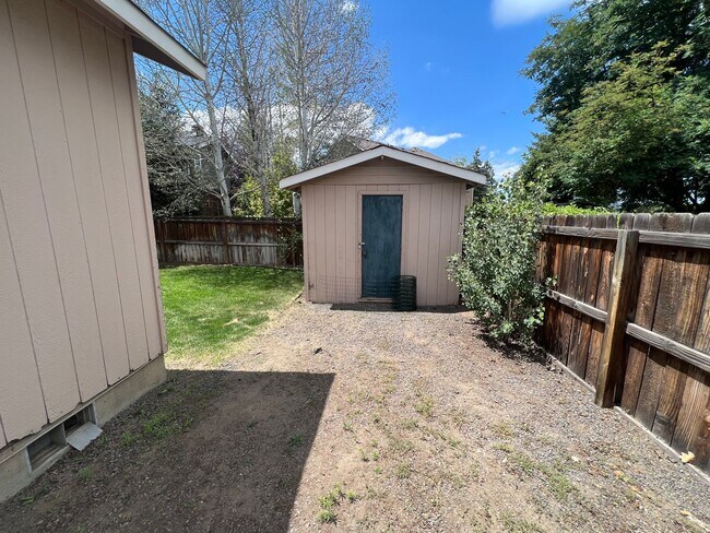 Building Photo - NE Bend 3 Bed/2 Bath Single Family Home - ...