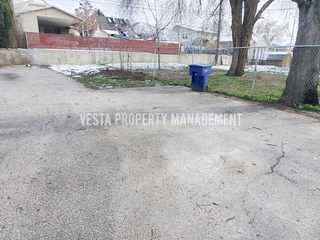 Building Photo - 2028 Ogden Ave