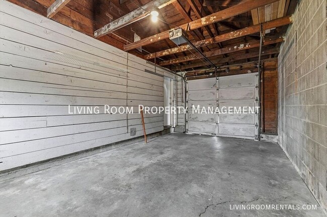 Building Photo - 6025 NE 14th Ave