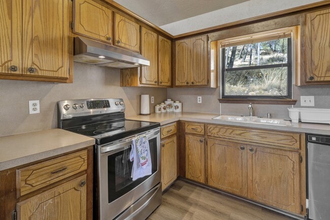 Building Photo - 202 Warwick Dr