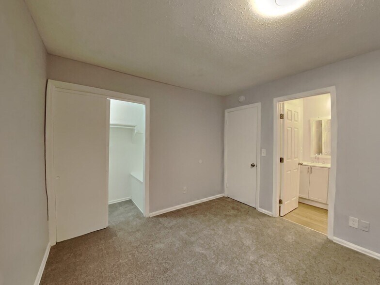 Building Photo - 3125 Colonial Way